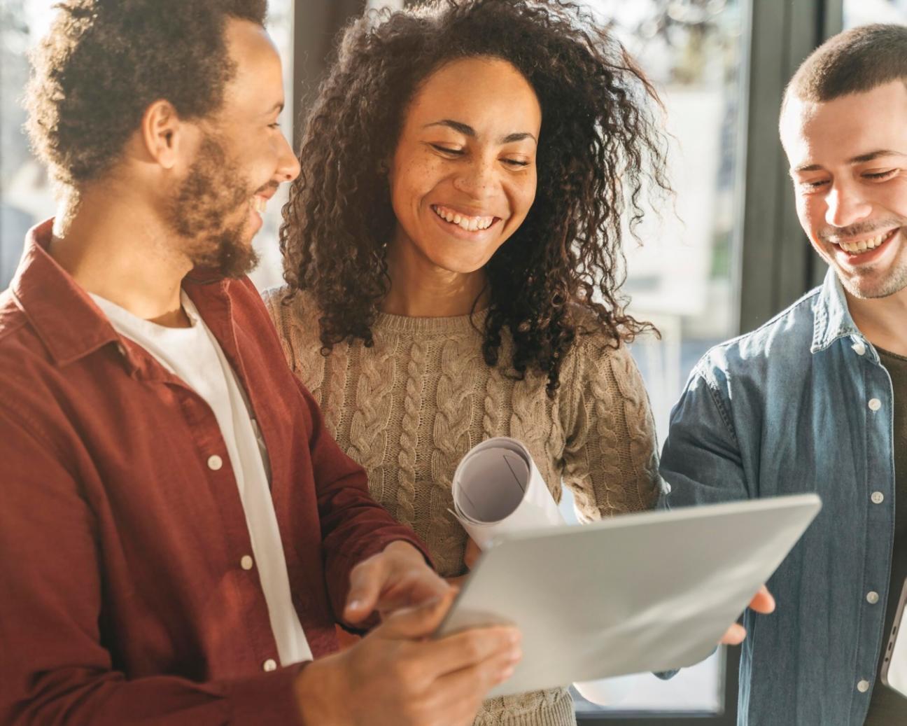 Espacio de trabajo moderno donde se desarrollan las metodologías innovadoras de larixeelara
